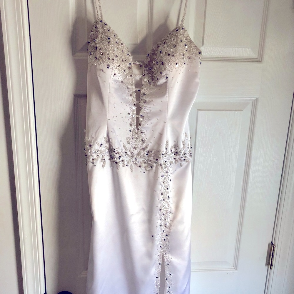 Formal Dress - Picture 3 of 8